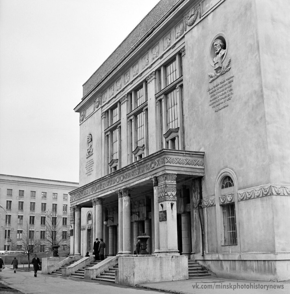 Здание педагогического института