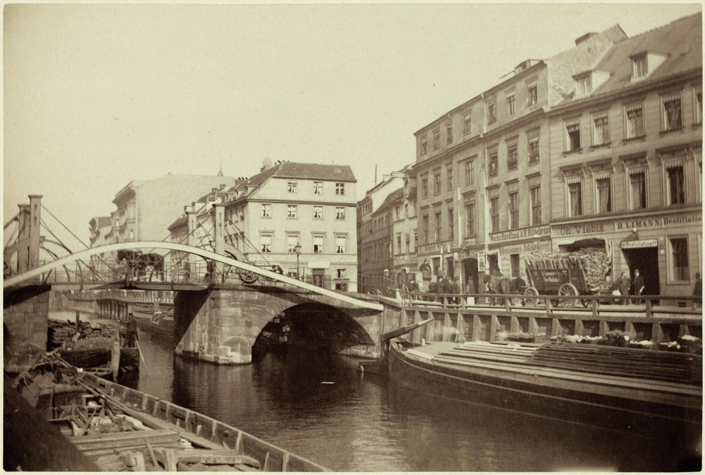 An der Schleuse, Friedrichsgracht und Jungfernbrücke von der Oberwasser Straße