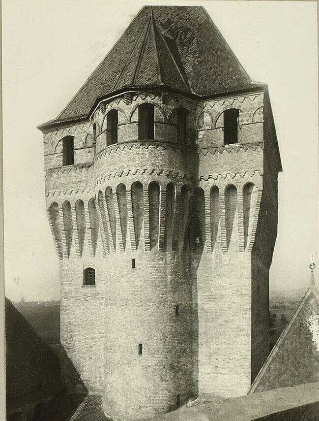 Waadt, Vufflens-le-Castle: La Tour
