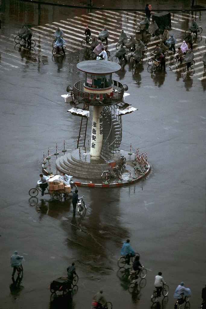 1988年上海华亭宾馆前的交警岗亭