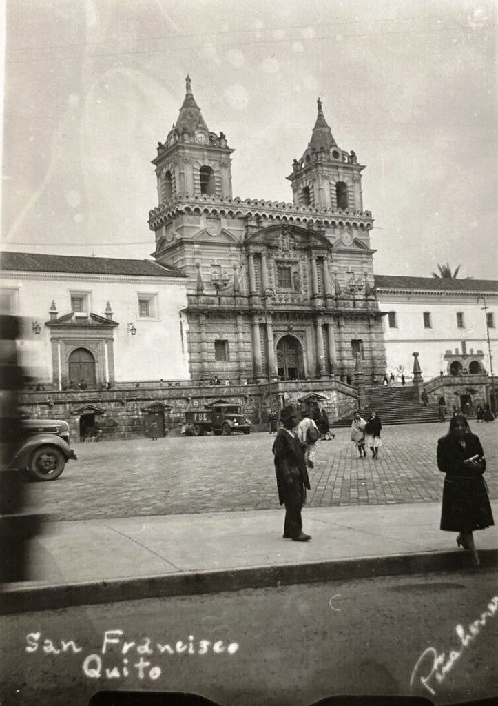 Quito. Plaza de San Francisco & Iglesia Católica San Francisco