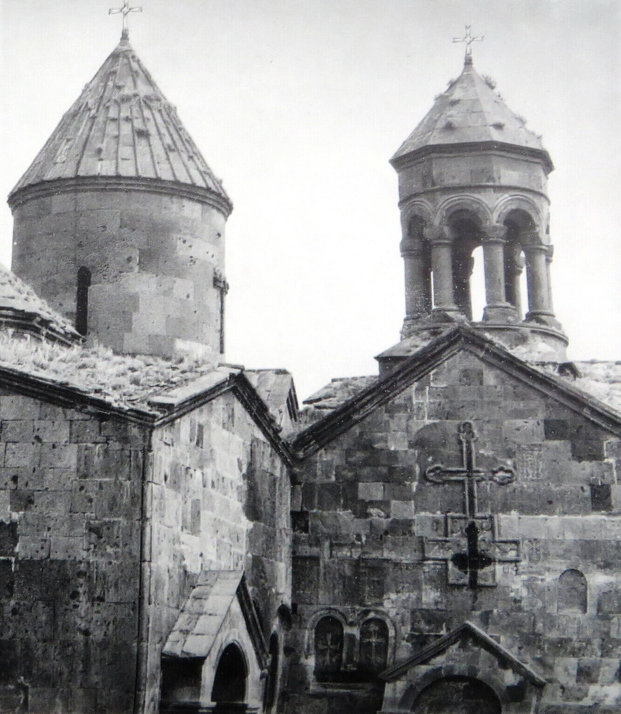 Monastery Saghmosavank. The porch of the church dome and rotunda Zion Book Depository