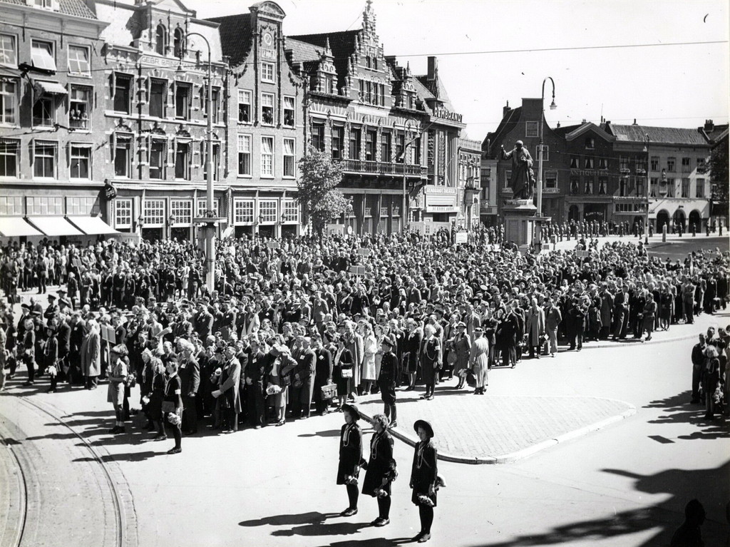 Haarlem. Herdenking gevallenen van de Tweede Wereldoorlog