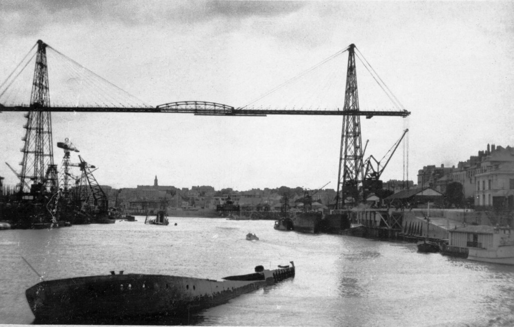 Vue du port de Nantes après les bombardements