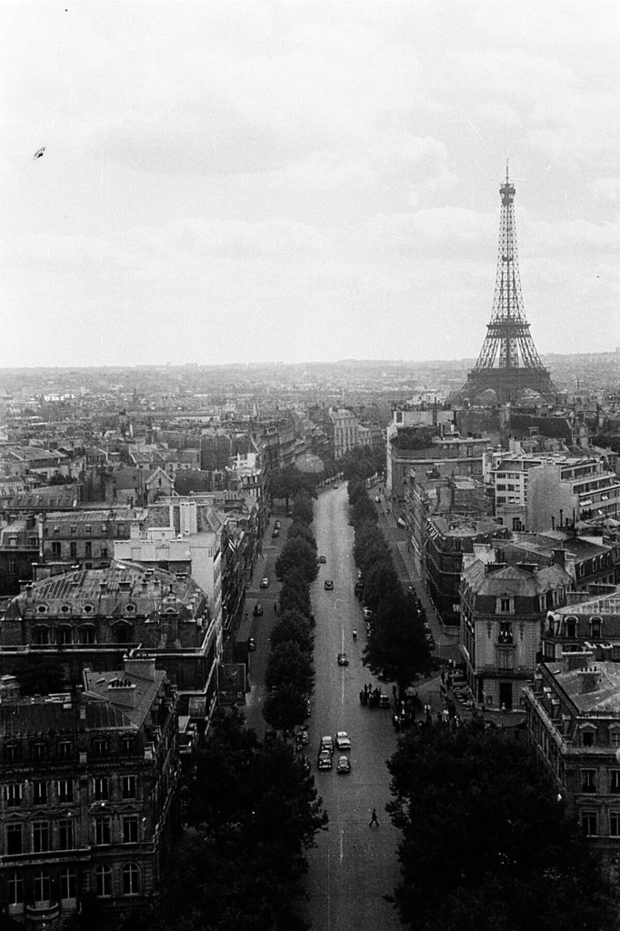 vue de la Tour Eiffel depuis le haut de l'Arc de Triomphe
