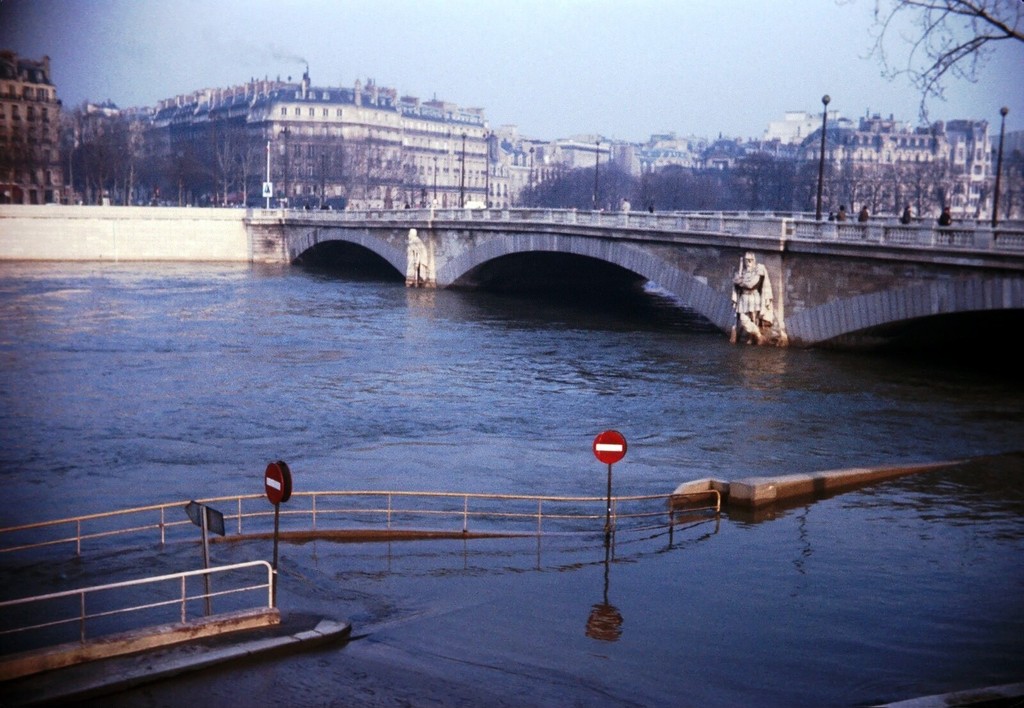 Crue de la Seine. Le pont de l'Alma