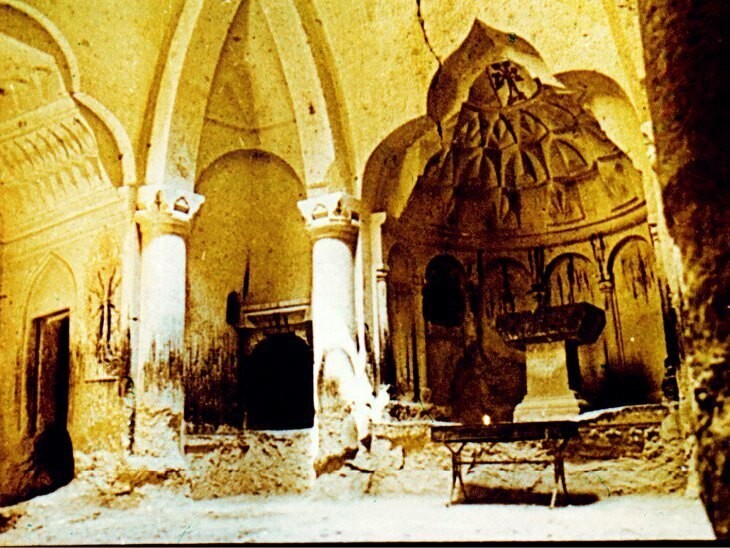 Алтарь подземного Гегардского собора. Գեղարդ - զոհասեղան