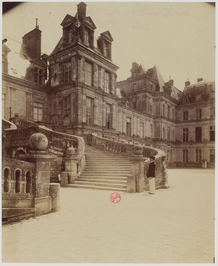 La Seine-et-Marne. Château de Fontainebleau: Cour des Adieux