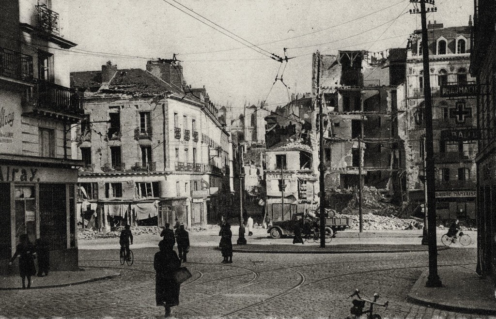 Nantes après les bombardements: la Place de l'Ecluse