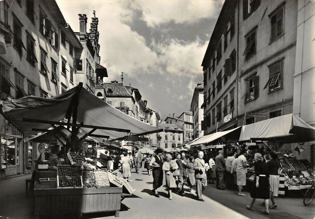 Bolzano, Piazza delle Erbe