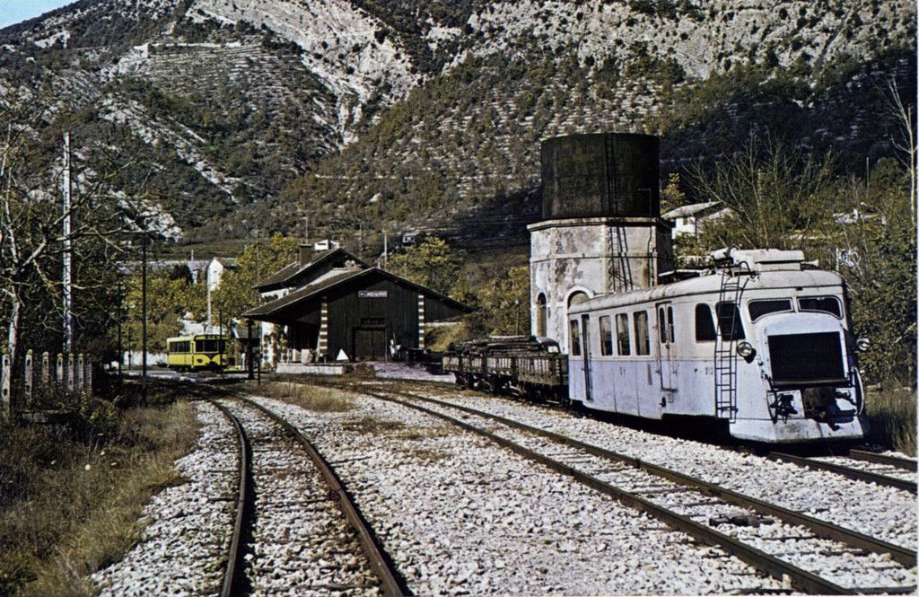 Chemin de Fer de Provence. Autorail en gare de Billard Villars