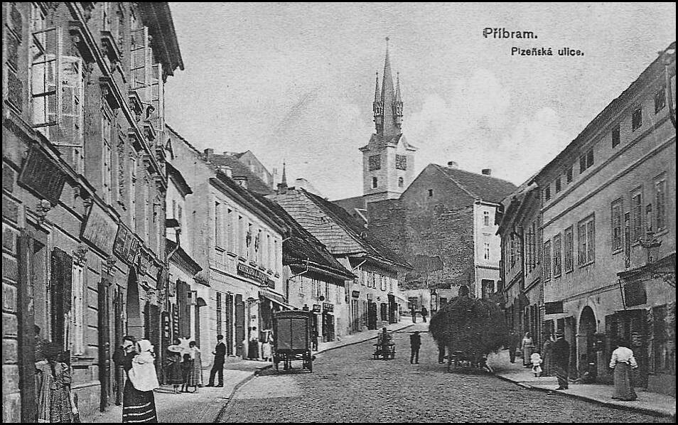 Příbram, Plzeňská. Pohled ulicí směrem k náměstí