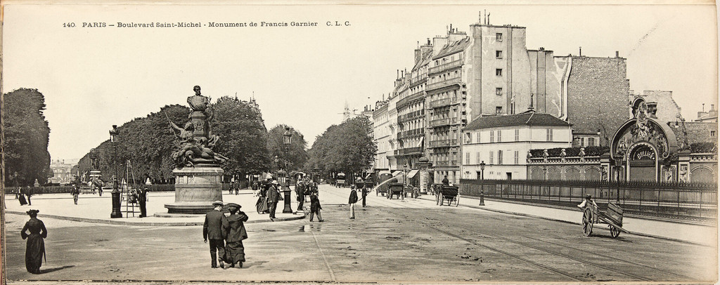 Boulevard Saint-Michel. Monument Francis Garnier