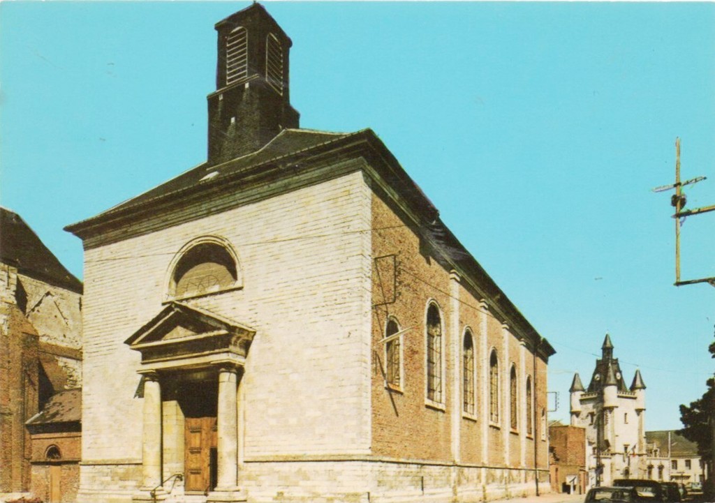 Rue. L'Église Saint-Wulphy et le Beffroi