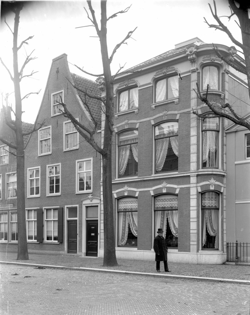 Woonhuis van A.W.Sijthoff in de Doezastraat