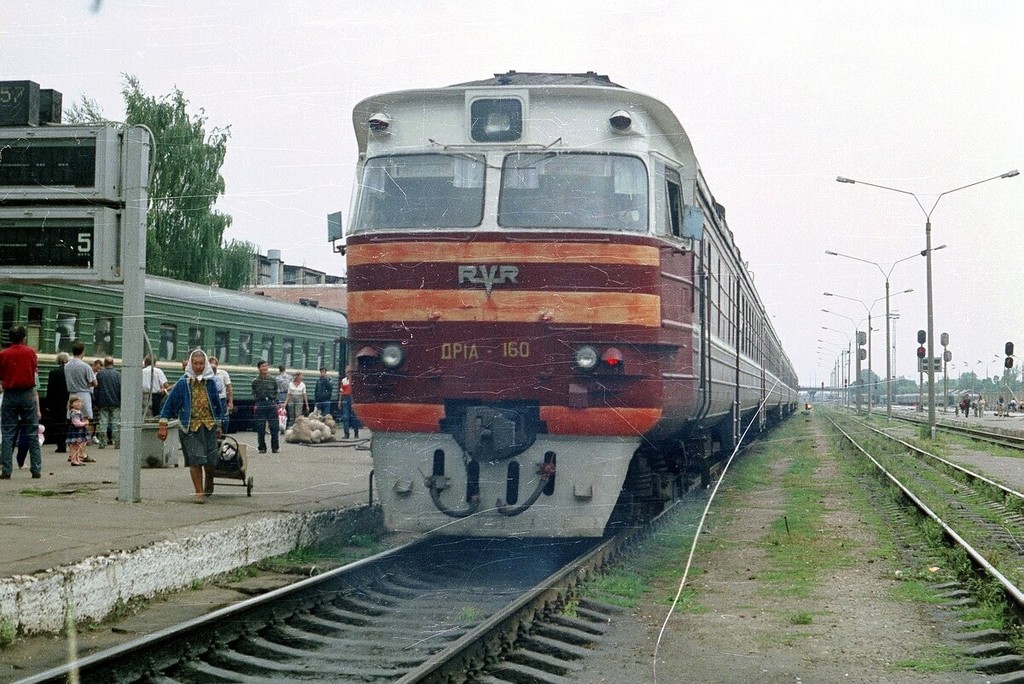 Дызель-цягнік ДР1А-160 на станцыі Гомель