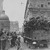 Жителі Львова вітають автоколону німецьких військ