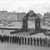 Kejsar Wilhelms besök, Svea livgarde paraderar framför en triumfbåge på Skeppsbron