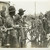 霍乱游行：一群童子军骑自行车的人在等待命令