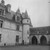 Château d'Amboise. Vue extérieure de l'aile Louis XII et de la salle des quatres travées