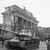 Kameramann R.L. Carmen filmt neben dem IS-2 Panzer nahe dem Brandenburger Tor