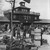 US-Soldaten vor dem Lagertor des befreiten KZ Buchenwald