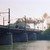 Un train à vapeur franchit la Seine sur le pont d'Athis-Mons