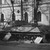 Одягнений радянський танк Т-34 76 у центрі міста