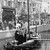 Alkmaar. Volendammer straatmuziekanten op een bootje in het water van de Mient