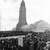 La foule devant l'ossuaire de Douaumont