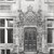 Tonnerre: Vue sur le Tres ouvragé portail principal de la Caisse d'Epargne ancien Hotel d'Uzes