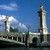 Pont Alexandre-III: Deux des quatre pylônes surmontés de renommées en bronze doré