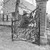 Huis Diepenheim. Oud gesmeed ijzeren hekvleugel met krullen van toegangshek