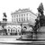 Blick auf den Albrechtslatz mit der Albertina und dem Mozartdenkmal