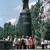Діти на пам'ятнику Леніна
