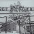 Brama do obozu koncentracyjnego w Oświęcimiu (Auschwitz-Birkenau)